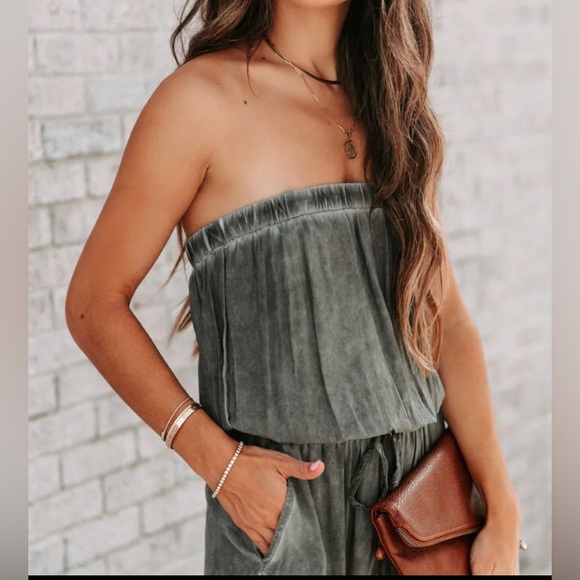 VICI REEVY STRAPLESS CHARCOAL POCKETED RAYON JUMPSUIT NEW~🎉🎉🎉🎉 - Picture 9 of 15